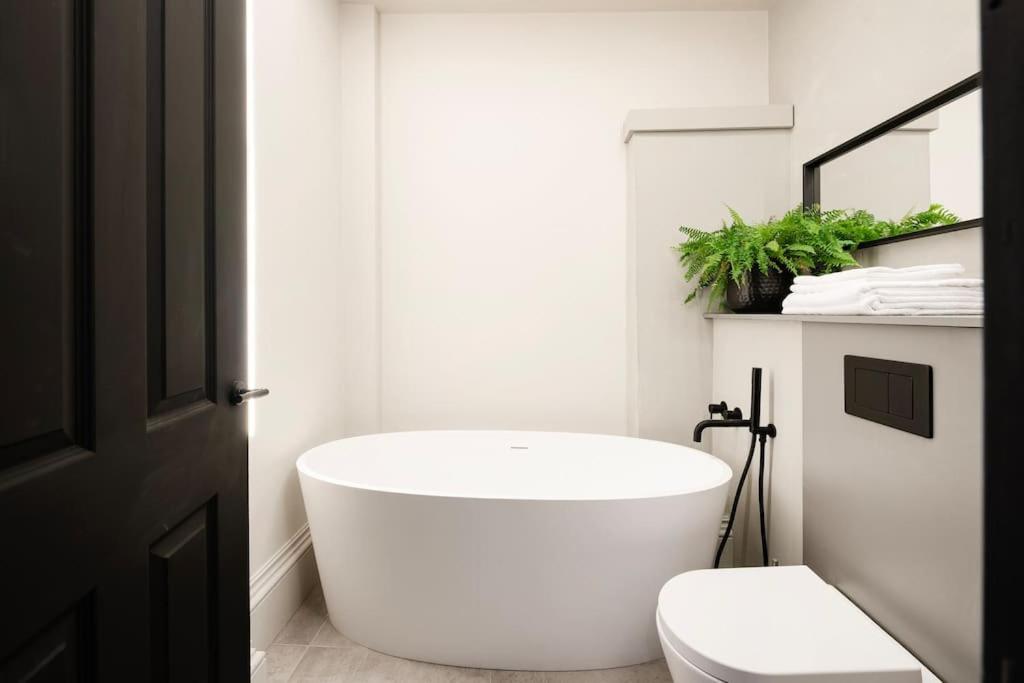 High End Free Parking Wifi Balcony Ensuite Cheltenham Zewnętrze zdjęcie